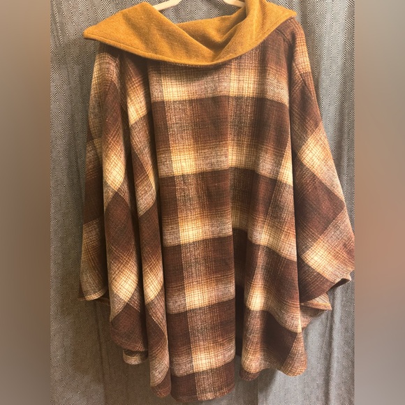 Free People Poncho - Picture 6 of 9